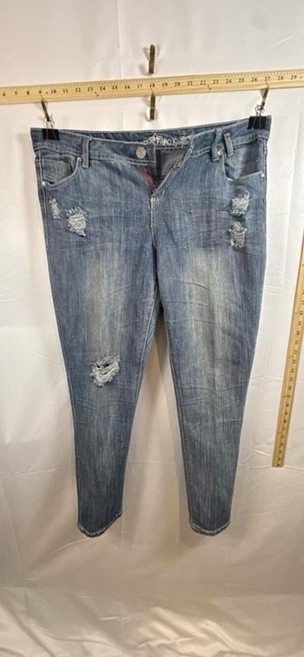 Almost Famous Always Fabulous Skinny Jeans Womens 16 Distressed Stretch Denim